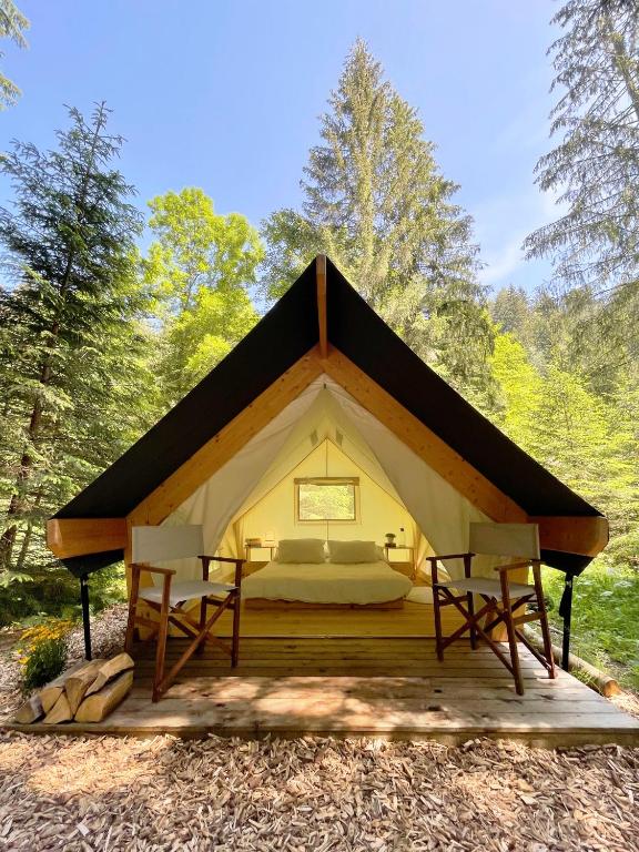 Glamping Tent Water Village Rogla - Bed and Breakfast Oplotnica