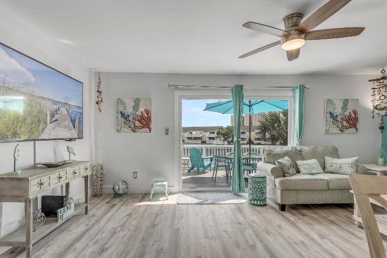 Southbay by the Gulf #51 - Walk to private beach in 3 min - Beach setup included - Spectacular lake views - Completely Remodeled 2BR/2.5BA Townhouse - B&B Destin
