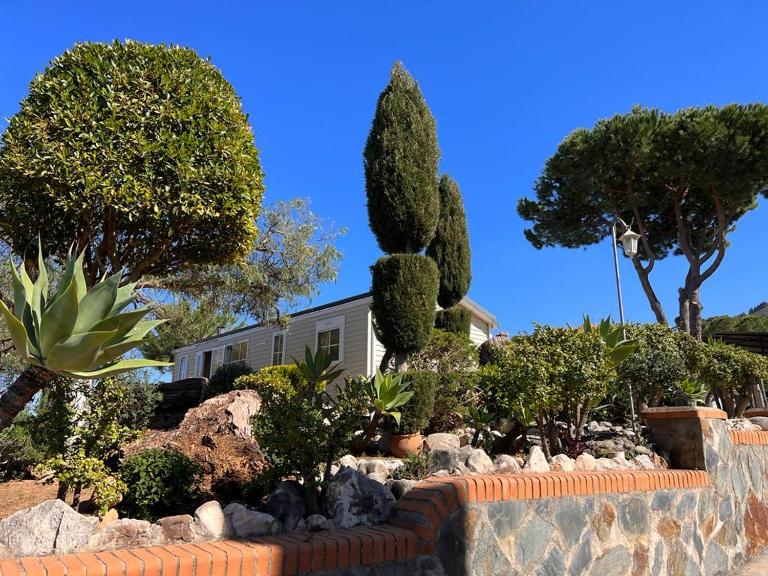 Chalet - Casa móvil Pinos - 3 beds, pool, private garden - B&B Alhaurín de la Torre