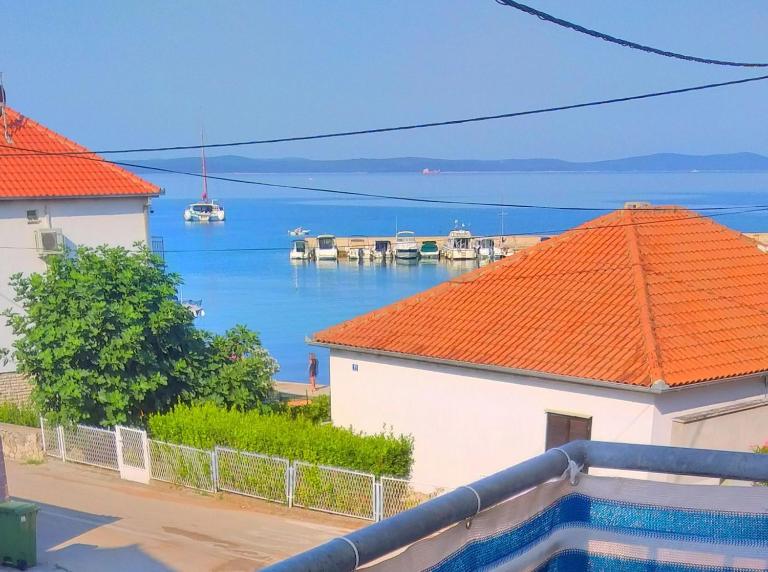 Cute Seaview apartment - B&B Petrcane