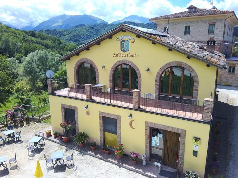 Agriturismo Antica Corte - B&B Montatteglia