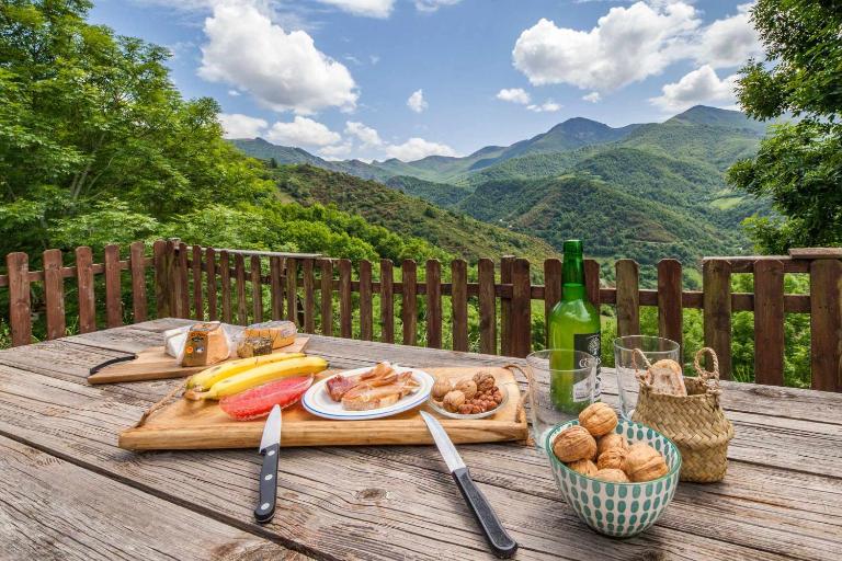 Montegrande, entorno mágico rodeado de montañas - B&B La Plaza