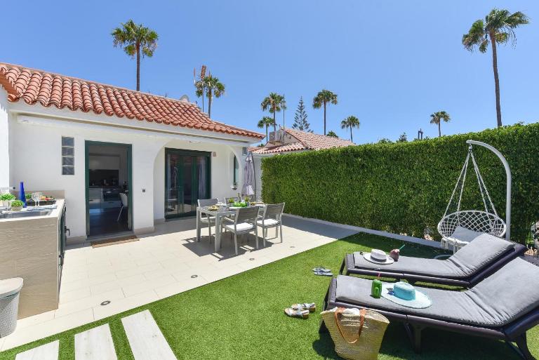 Bungalow with terrace in Maspalomas DS50 by VillaGranCanaria - B&B Playa del Ingles