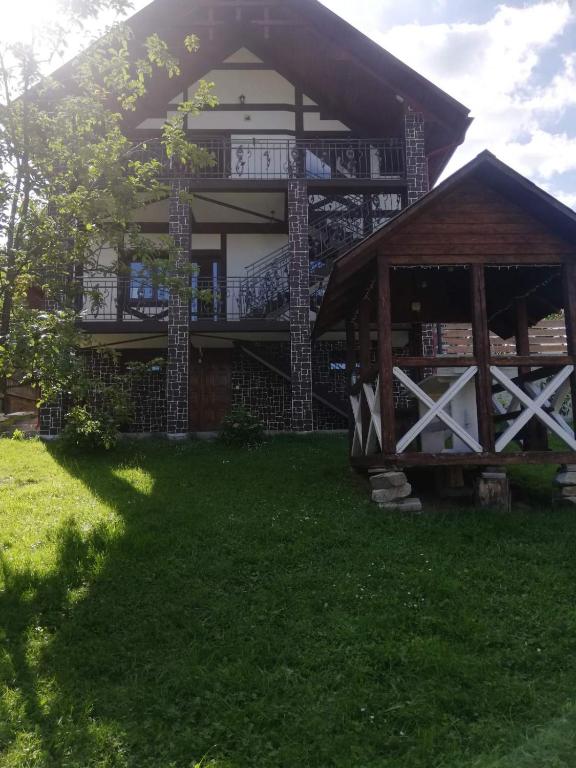 Садиба АнноМарі - відпочинок в Карпатах котедж Яремче - B&B Yaremche