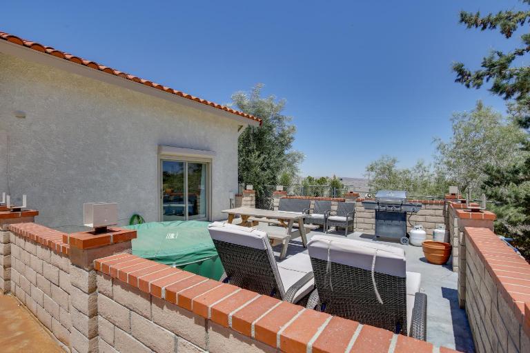 California Vacation Rental with Hot Tub & Patio! - Ferienwohnung Yucca Valley
