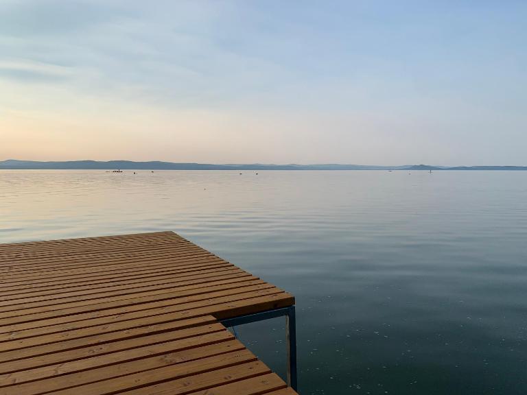 Lakeside Home Apartman - Ferienwohnung Balatonszarszo