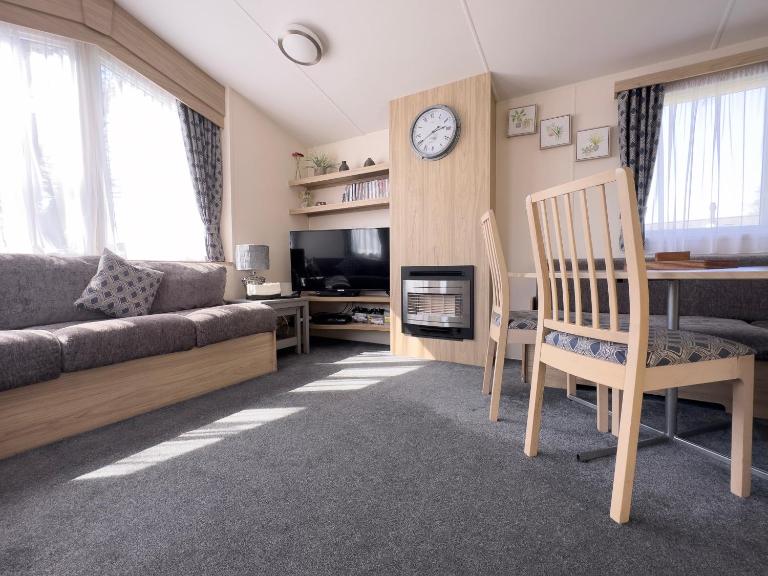 Edinburgh - Seton Sands-Salsa Caravan-Pet Friendly - Bed and Breakfast Birdston