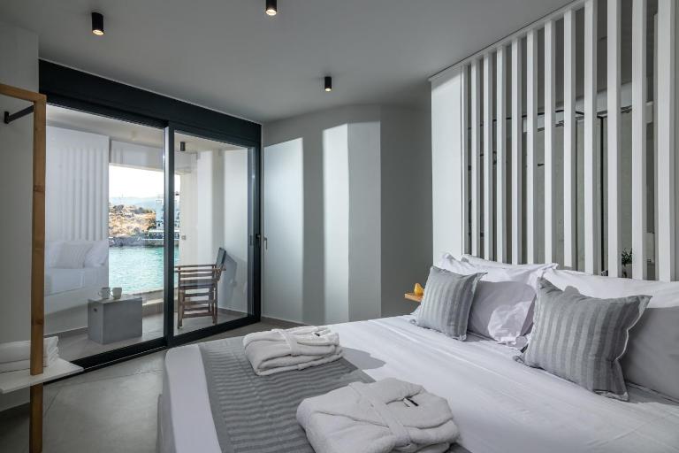 Beachfront Salty Sea Luxury Suite 1 - B&B Aghios Nicolaos