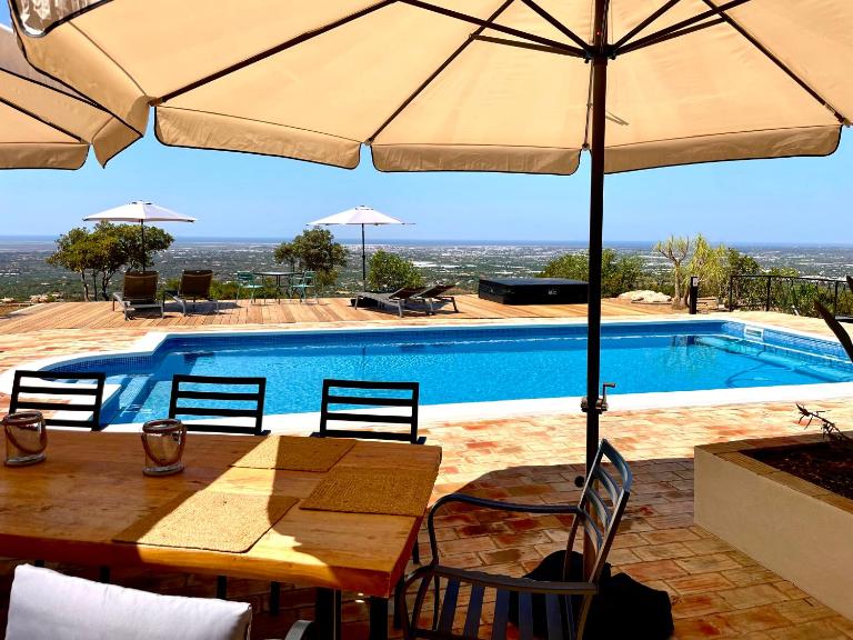 Vila Pôr do Sol - Fantastic villa with panoramic coastal & sea views - B&B Estói