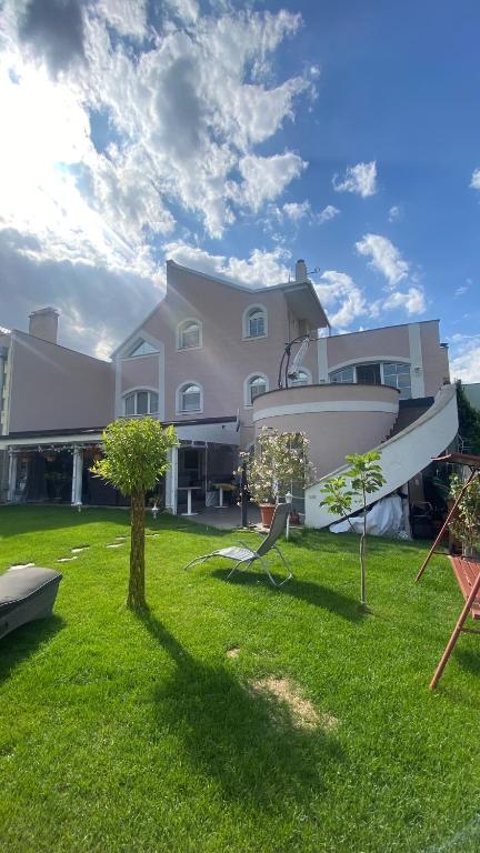 Meduza Wellness Spa s ubytovaním - Bed and Breakfast Hlohovec