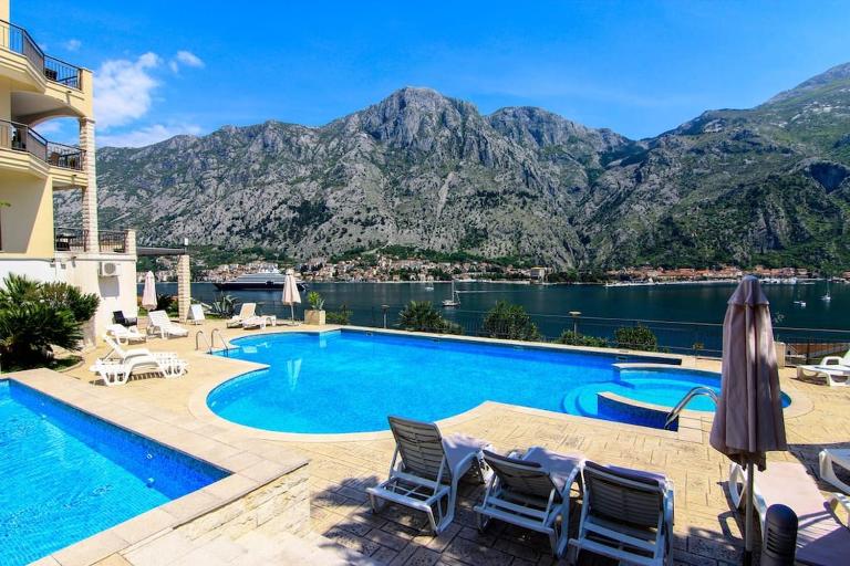 Sea view and pool! Brend new! Vista - B&B Cattaro