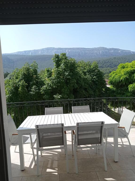 LA MAISON DE PAPOU La Vigne A NANS LES PINS 83860 - B&B Nans-les-Pins