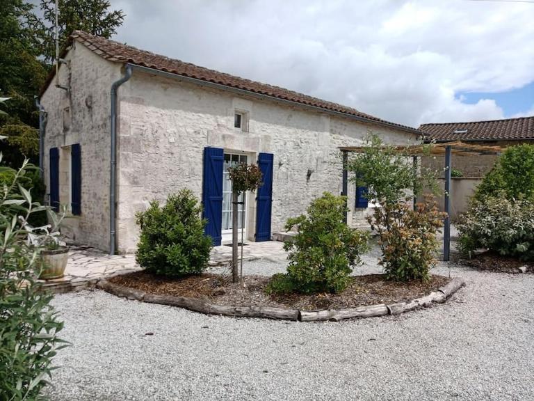 Petite maison de charme Les Chats Pîtres - B&B La Rochette