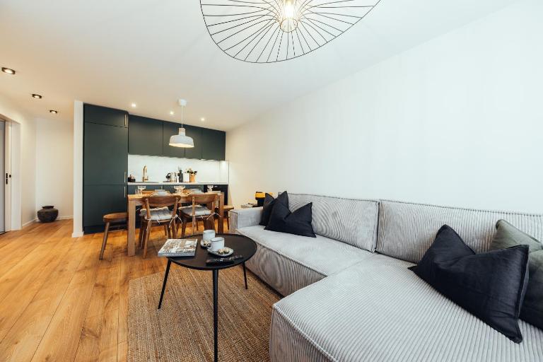 SELVA by Pilat - Modern Cozy Family Apartment for 6 near Beach - Bed and Breakfast Liepāja