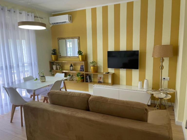 Mel Apt 2 lungomare Vlore, Albania - B&B Vlore