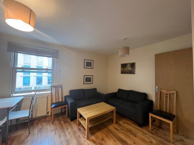 Lovely 2 Bedroom Apartment with Balcony - Euston - B&B Londra