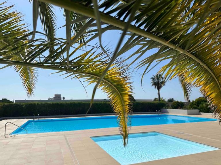 Elégant studio 4P neuf 2 *, piscine, mer à 150m - B&B Bandol