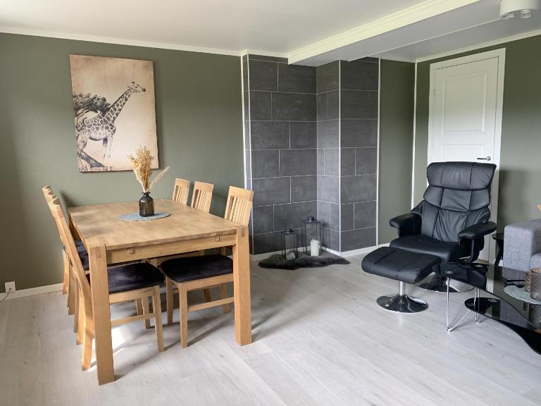 Moderne og familievennlig sokkelleilighet for opptil 6 personer, Gratis parkering & elbillading - B&B Mo i Rana