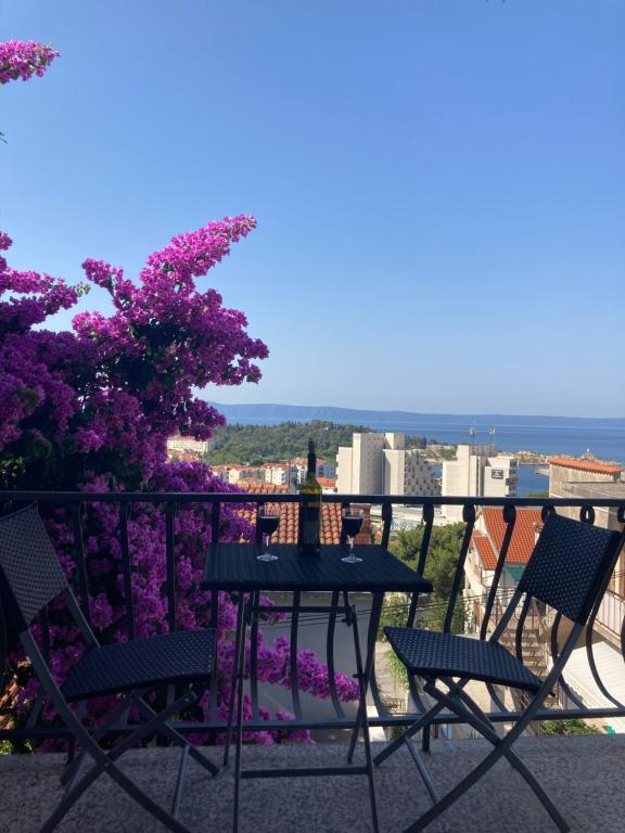 Seaview Apartment Maki with 2 bedrooms a private balcony and parking garage - Bed and Breakfast Makarska