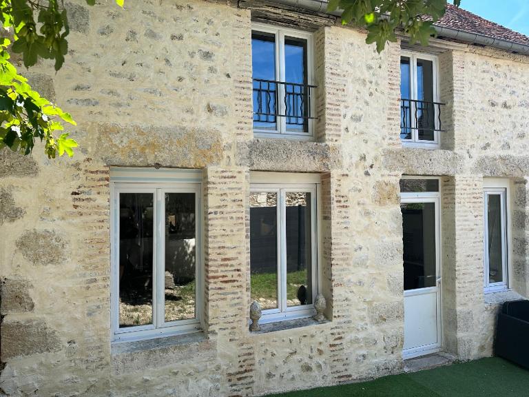 JOLIE MAISON AVEC JARDIN PRIVE DANS LE CENTRE VILLE DE BRIARE - B&B Briare