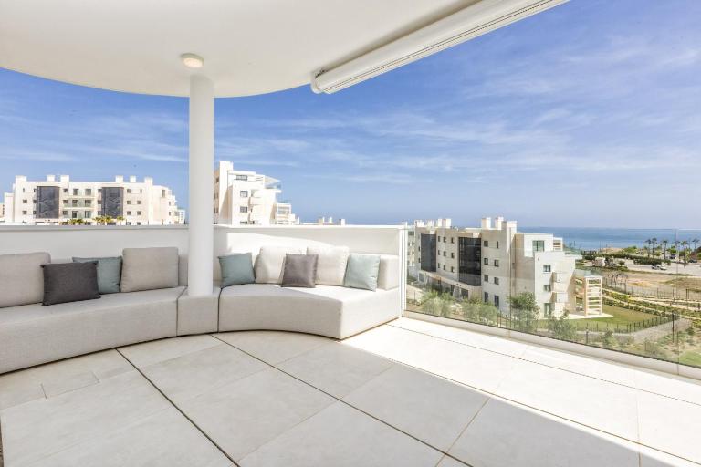 ViVi Homes - Panorama Pool, Golf, Terrace & Sea View - B&B Fuengirola
