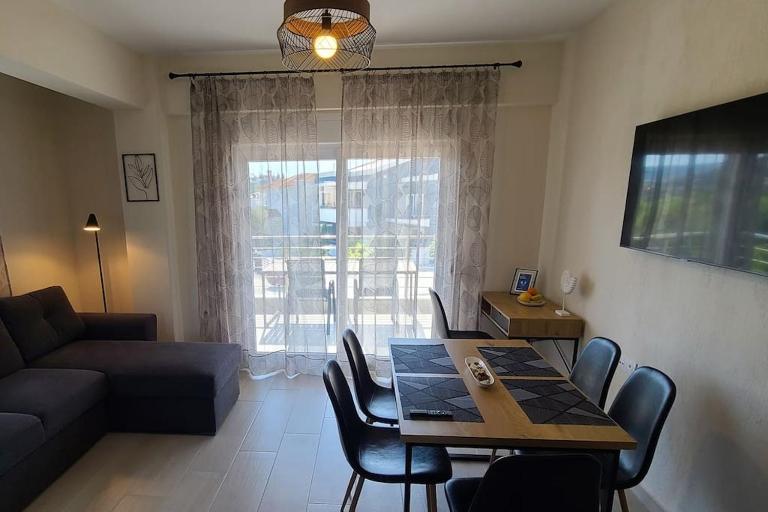 Leks Terra Apartments #3 with private parking - B&B Níkiti