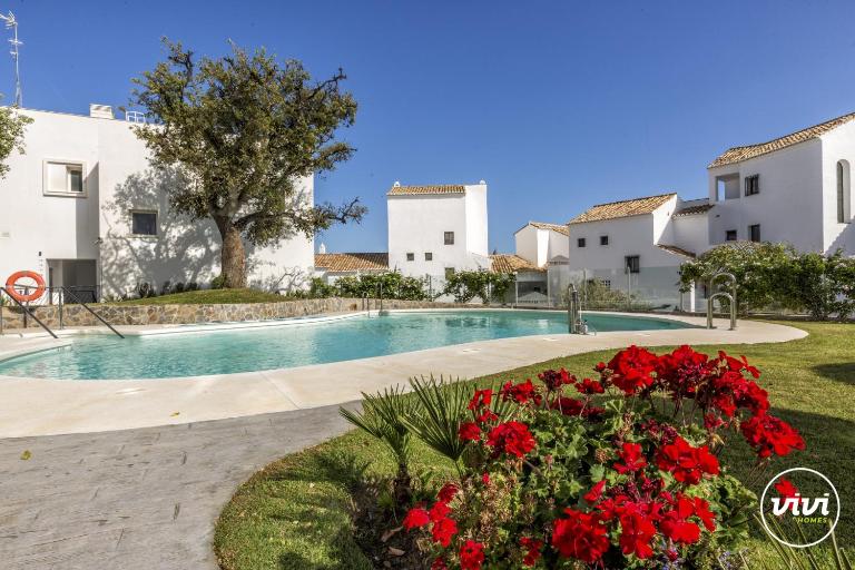 ViVi Homes - Casa Element Pool, Terrace & Golf - Bed and Breakfast Marbella