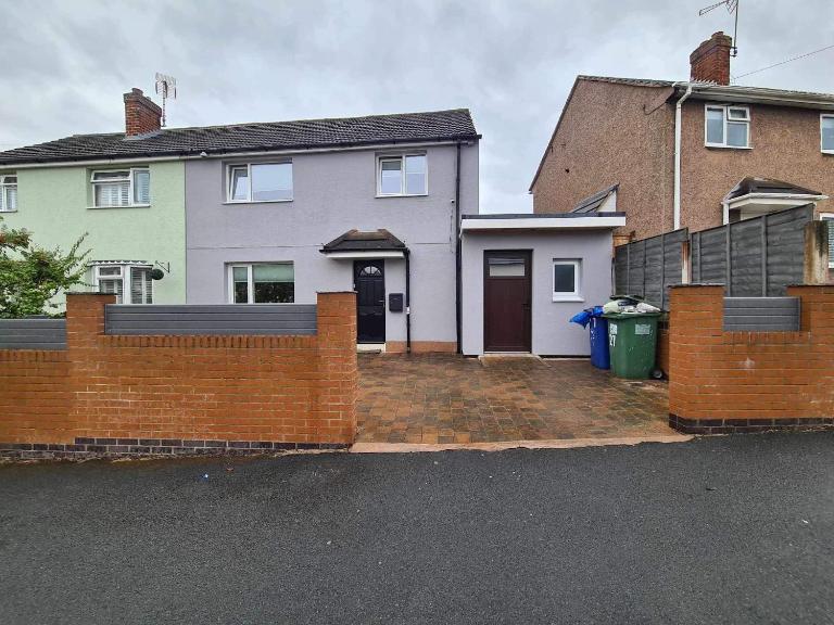 Adina s House 5 Bedrooms - Ferienwohnung Rugeley