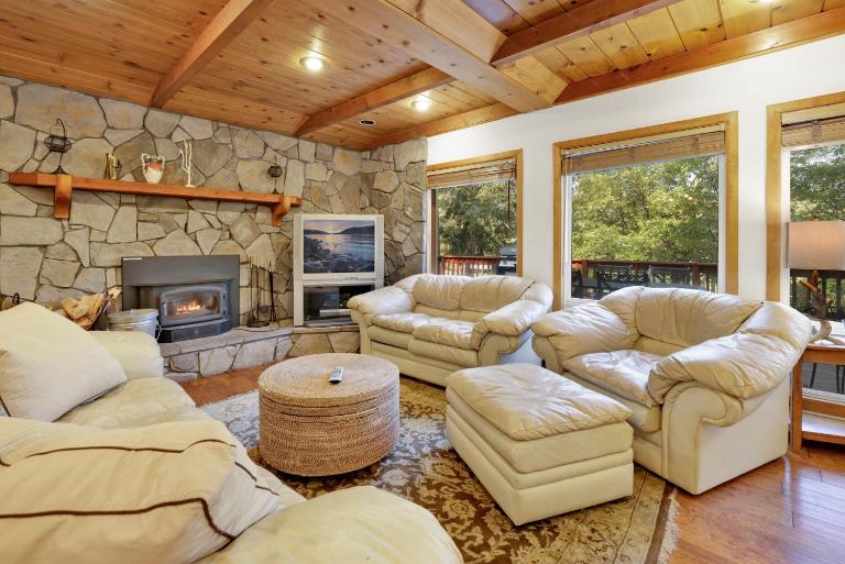 Knickerbocker Retreat- Hot Tub- Game Tables - B&B Big Bear Lake