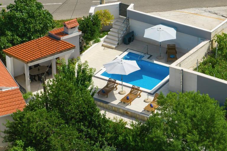Villa Ella - swimming pool, garden, baby friendly - Chambres d'hôtes Bast