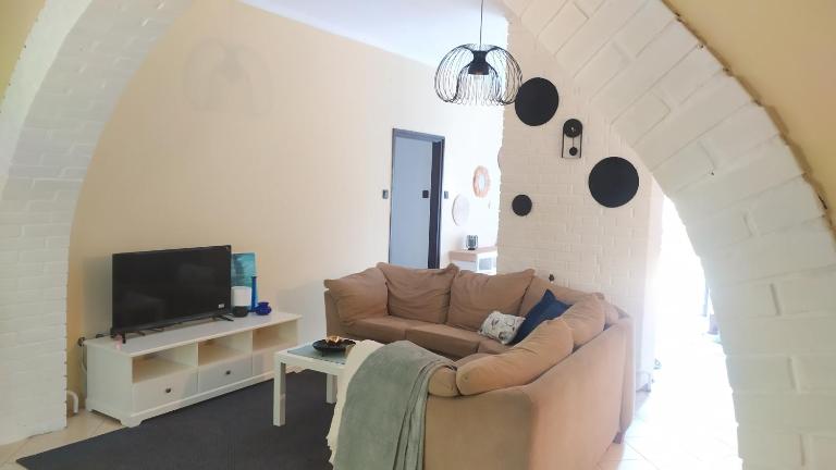 Türkiz Apartman - 5 szobás 13 fős apartmanház 4km a Balaton- Balatonszabadi - Bed and Breakfast Balatonszabadi