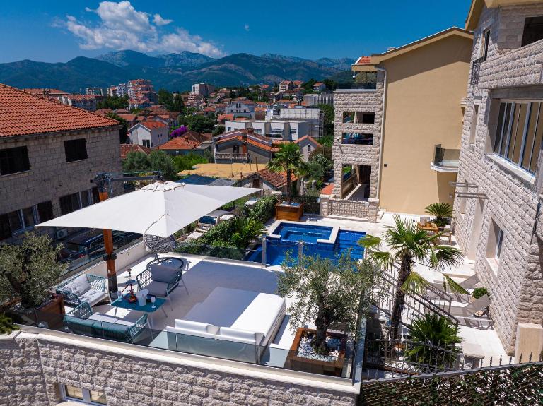 Raicevic Residence - Bed and Breakfast Tivat