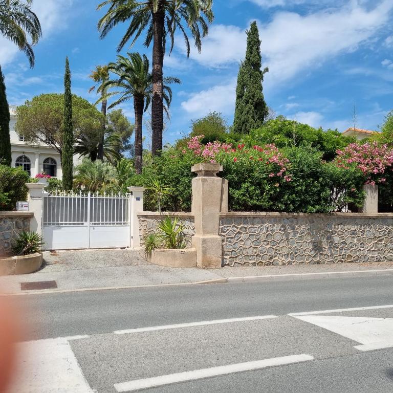 Villa Primerose Guest House - Bed and Breakfast Saint-Raphaël