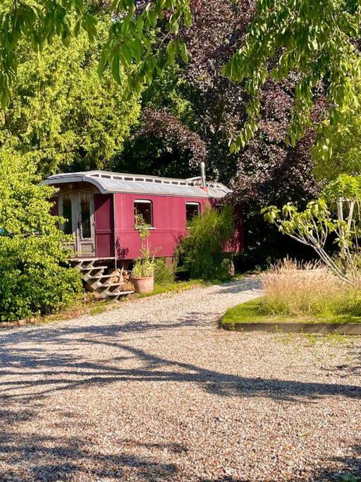 Luxurious 1930s Showman's Wagon - B&B Heathfield