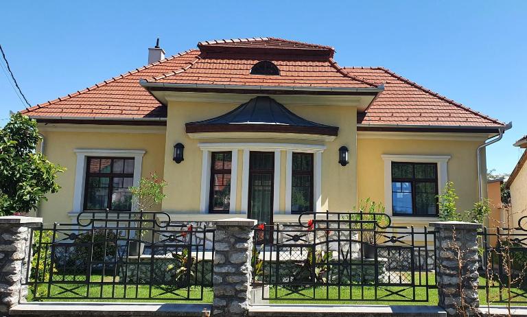 Várkert Deluxe Apartmanház - korlátlan privát wellness - B&B Miskolc