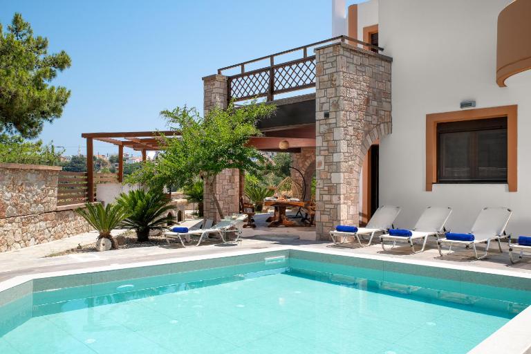 Glamorous Villa Nefeli - Bed and Breakfast Koskinoù