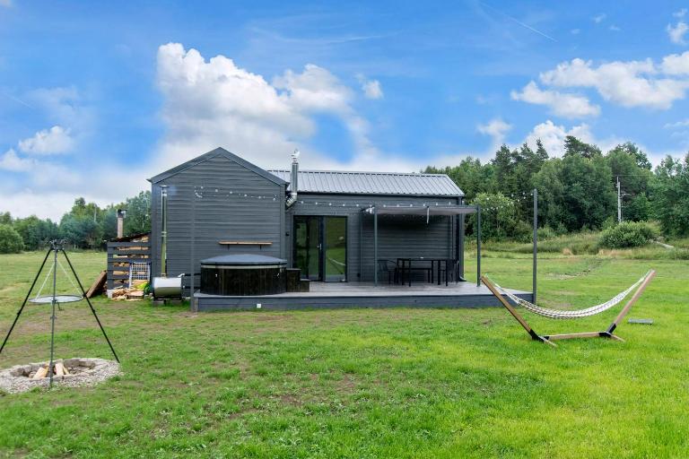 KASZUBSKA BALIA DOMEK z BALIĄ NA WYŁĄCZNOŚĆ - B&B Połęczyno