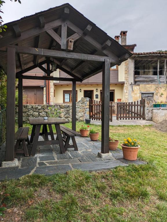 CASA LUISA Biedes, Piloña - Ferienwohnung Infiesto
