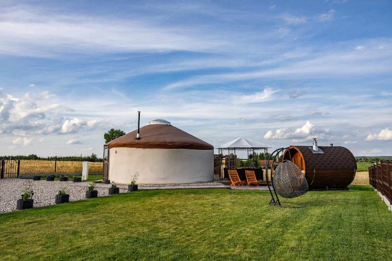 Jurtowe Wzgórze Glamping - B&B Grabinek