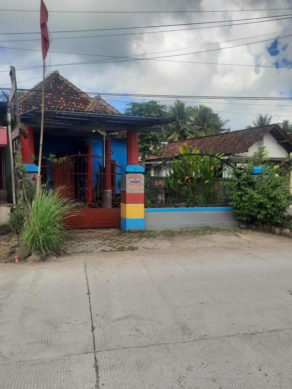 Red Beach Homestay - B&B Pesanggaran