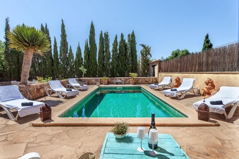 Sa Bassa - country house close to the village - B&B es Llombards