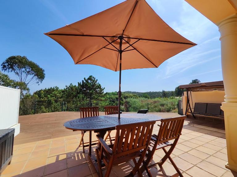 Vila Limoeiro - Bed and Breakfast Salir de Porto