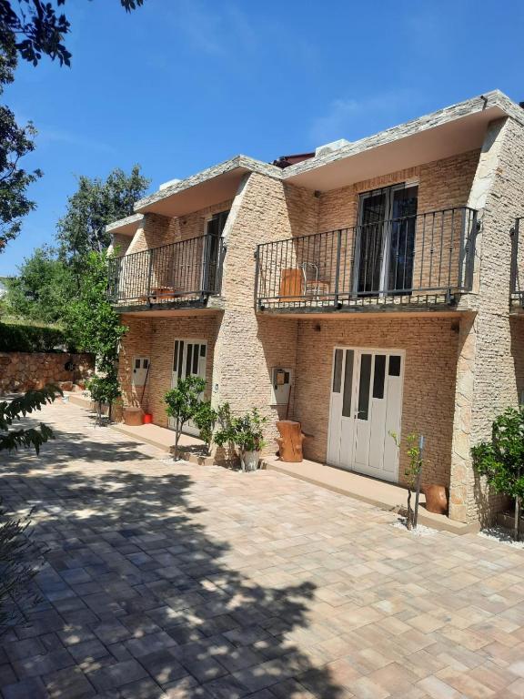 Amanda B - B&B Knežević