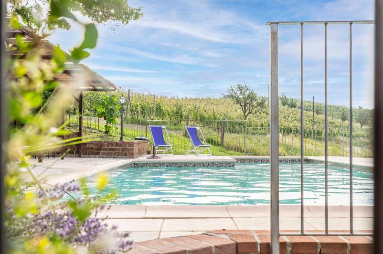 Agriturismo Cantine Bevione - Family Apartments with panoramic view - B&B Farigliano