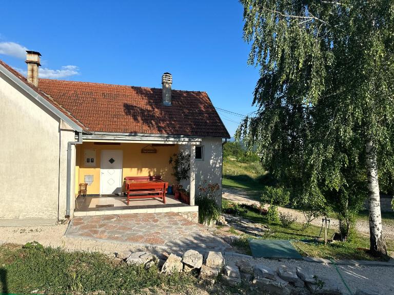 Gazdinstvo Tadić - B&B Nikšić