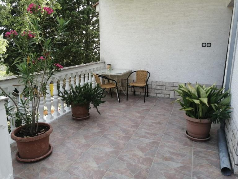 Superior, Vorgesetzter Apartments Tera with 3 rooms and 2 bathrooms, Sea View 100-150m to Beach - B&B Dramalj