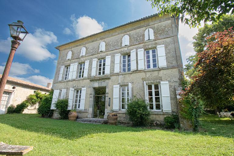 Maison de Maître avec Grand Parc arboré clos de murs - B&B Nérac