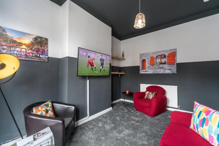 3 bedroom Shalom Sleeps 5 - Ideally Located in Hull- 2 Mins walk to Vibrant Newland Ave - B&B Hull