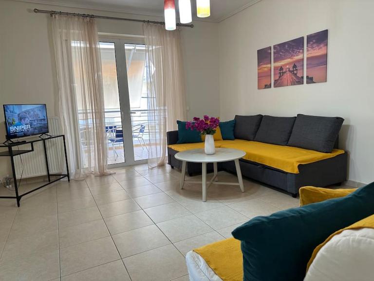 Riviera beach, seaside spacious apt. - Ferienwohnung Anávyssos
