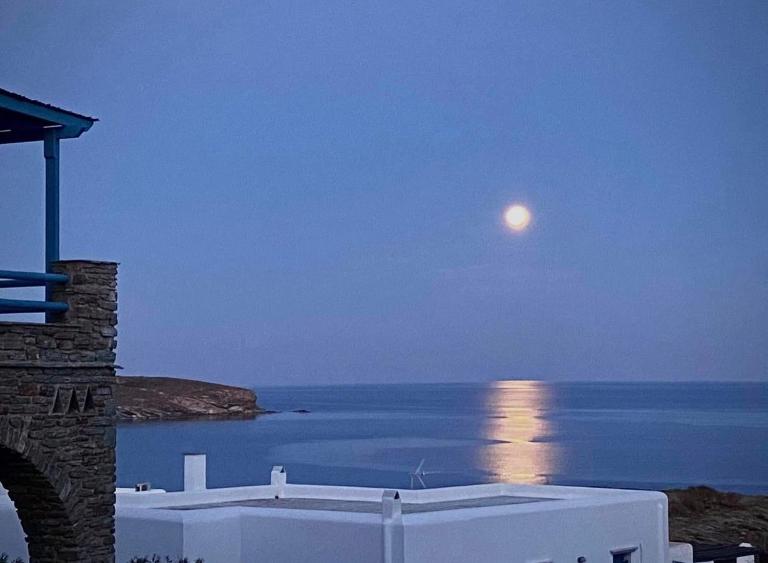 Tinos Beautiful Sunrise Apartment Near Agios Sostis Beach - B&B Ágios Sóstis